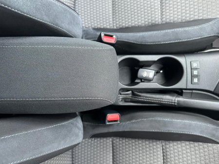 2018 Toyota Auris 1.8 HYBRID LUNA SPORT 136BHP AUTO LOW KM €16,450 thumbnail