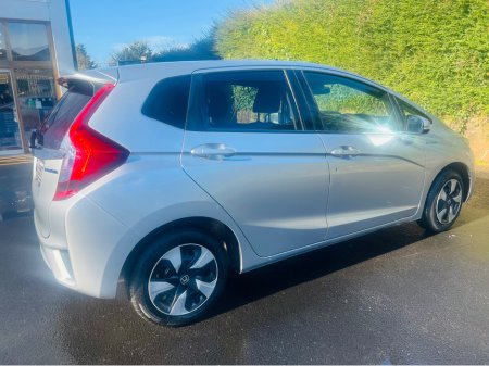 2017 Honda Fit DAA-GP5 €12,950 thumbnail