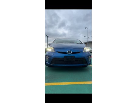 2013 Toyota Prius - thumbnail 3