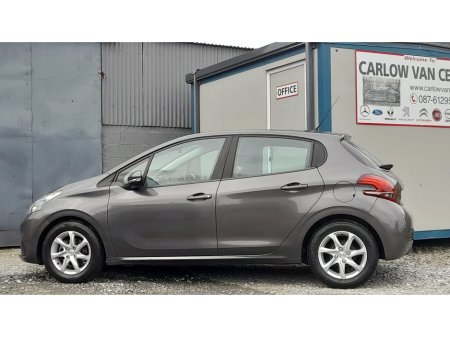 2018 Peugeot 208 - view 3