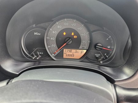 2016 Toyota Vitz - thumbnail 18