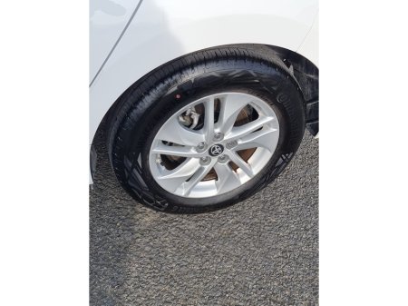 2024 Toyota Yaris - thumbnail 16