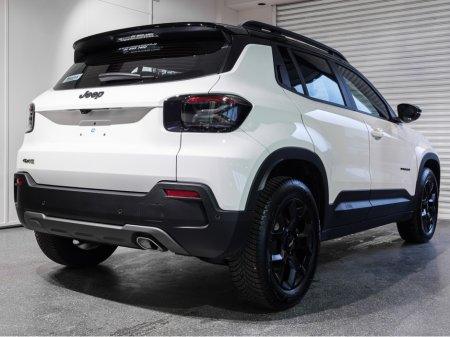 2026 Jeep Avenger 4XE Upland €39,995 thumbnail