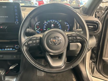 2023 Toyota Yaris Cross LUNA SPORT HYBRID AUTO €28,950 thumbnail