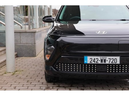 2024 Hyundai Kona - thumbnail 3