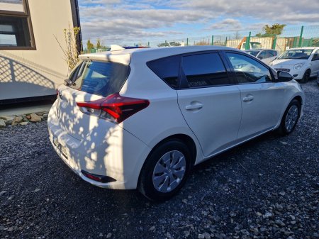 2017 Toyota Auris - thumbnail 6