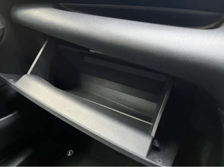 2021 Toyota Yaris - thumbnail 14