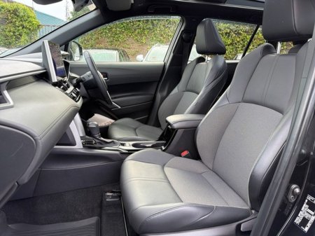 2024 Toyota Corolla Cross TOP SPEC SOL 1.8 HYBRID SOL PLUS EXTRAS // POWER TAILGATE // PAN ROOF // REAR CAMERA // APPLE CARPLAY/ANDROID AUTO // AIR CON // FULL WARRANTY €38,945 thumbnail