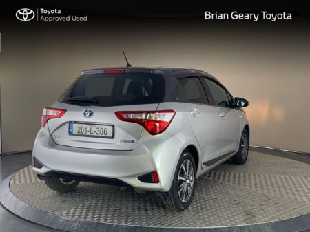 2020 Toyota Yaris - thumbnail 2