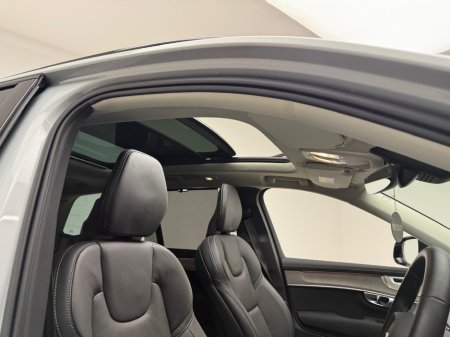 2025 Volvo XC90 ULTRA DARK T8 RECHARGE 2.0 PHEV AWD *7 SEATER* €84,990 thumbnail