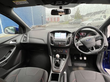 2017 Ford Focus - thumbnail 19