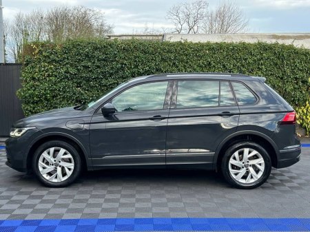 2022 Volkswagen Tiguan LIFE 1.4 TSI PLUG-IN HYBRID // FULL SERVICE HISTORY // APPLE CARPLAY/ANDROID AUTO // ADAPTIVE CRUISE CONTROL €28,950 thumbnail
