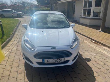 2017 Ford Fiesta - view 2