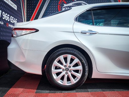 2020 Toyota Camry - thumbnail 9