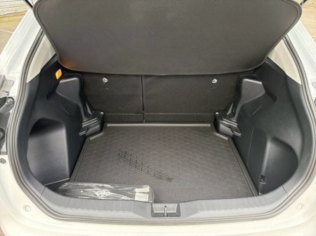 2023 Toyota Yaris Cross LUNA HYBRID AUTOMATIC // REAR CAMERA // AIR CON // SMART ENTRY/SMART START // TOYOTA SAFETY SENSE // FULL WARRANTY €27,445 thumbnail