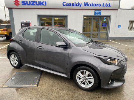 2024 Toyota Yaris - thumbnail 2