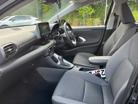 2023 Toyota Yaris - thumbnail 6