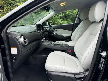 2023 Hyundai Kona Kona EV Premium 64 kWh €27,950 thumbnail