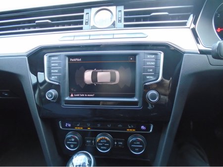 2016 Volkswagen Passat - thumbnail 11