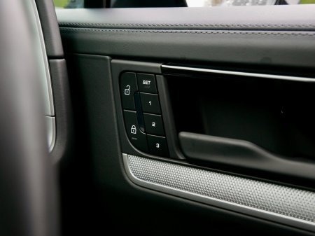 2025 Porsche Cayenne 3.0 E-Hybrid PHEV Auto €118,950 thumbnail