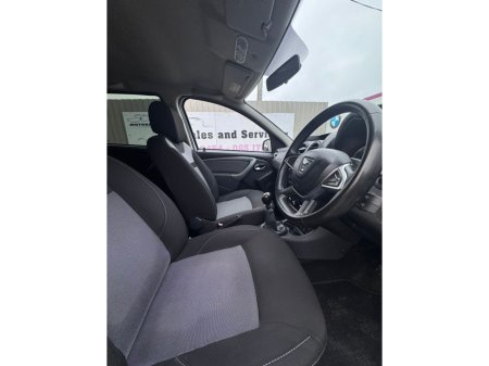 2018 Dacia Duster SIGNATURE 1.5 DCI 110 4 4DR €11,800 thumbnail