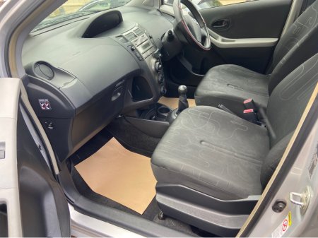 2011 Toyota Yaris - photo 3