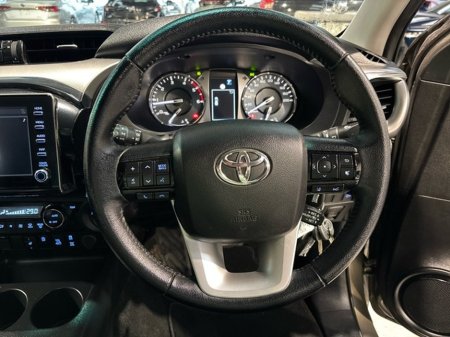 2024 Toyota Hilux - thumbnail 9