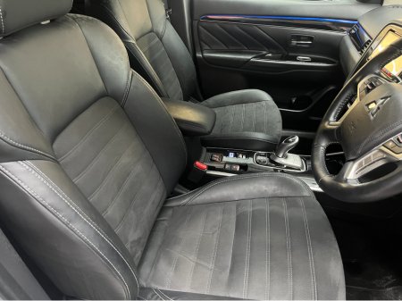 2019 Mitsubishi Outlander €21950! 2019 MITSUBISHI OUTLANDER PHEV 4WD G 2.4 AUTOMATIC / HEATED SEATS / HEATED STEERING WHEEL / CRUISE CONTROL / PADDLE SHIFTERS / €21,950 thumbnail