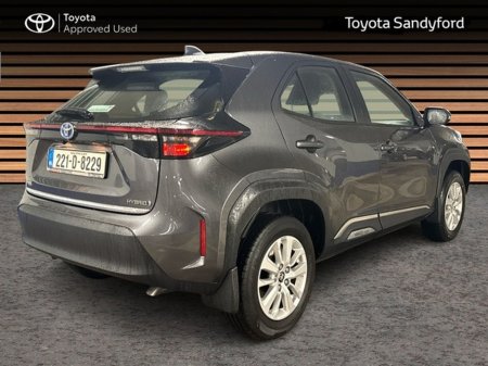 2022 Toyota Yaris Cross LUNA HYBRID AUTOMATIC // REAR CAMERA // AIR CON // SMART ENTRY/SMART START // TOYOTA SAFETY SENSE // FULL WARRANTY €25,945 thumbnail