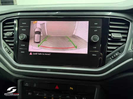 2022 Volkswagen T-Roc R-LINE 1.5 TSI D7F 150HP 5DR A €28,995 thumbnail