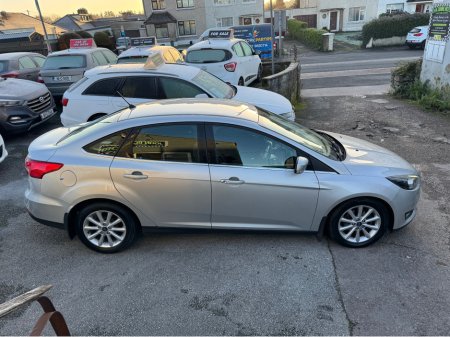 2018 Ford Focus - thumbnail 5