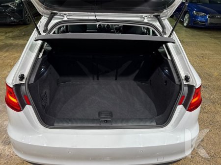 2016 Audi A3 1.4 TFSI - ALLOY WHEELS - MULTI FUNCTION STEERING WHEEL - CRUISE CONTROL - REVERSE CAMERA €14,950 thumbnail