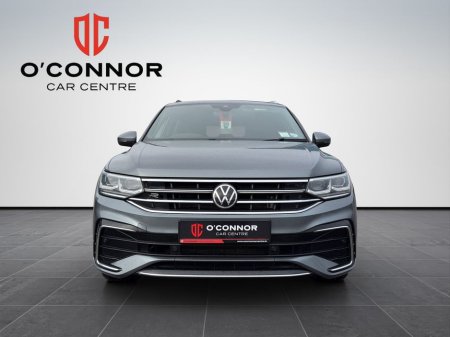2022 Volkswagen Tiguan Allspace 2.0D AUTO R-LINE "Pan roof above you, DSG doing the work for you — driving doesn’t get easier than this" €44,888 thumbnail