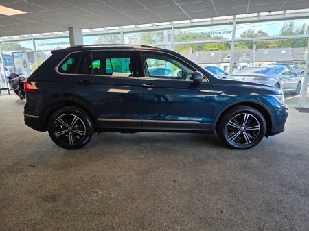 2023 Volkswagen Tiguan LIFE 2.0 TDI MANUAL 6SPEED FWD 122BHP 5 €34,950