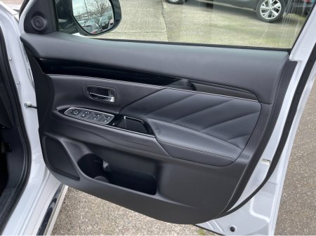 2018 Mitsubishi Outlander - thumbnail 13