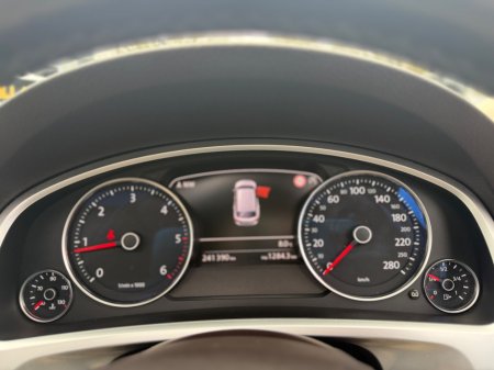 2018 Volkswagen Touareg - thumbnail 15