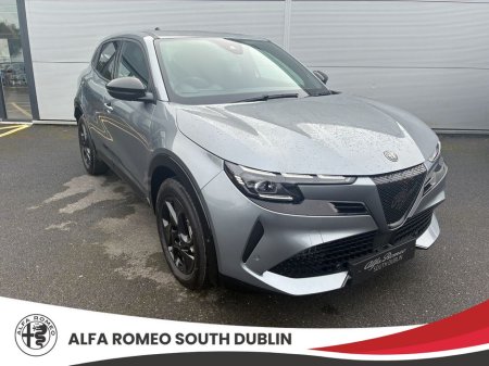 2026 Alfa Romeo Junior Ibrida €44,345 thumbnail