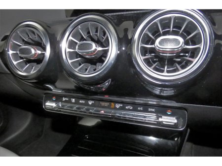 2020 Mercedes-Benz A Class A 180 SALOON *2TONE FULL LEATHER* €28,890 thumbnail