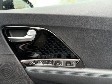 2020 Kia Niro 64 Kwh (Long Range ) €20,995 thumbnail