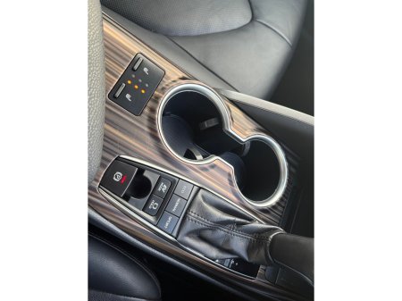 2017 Toyota Camry G Leather Hybrid €20,950 thumbnail