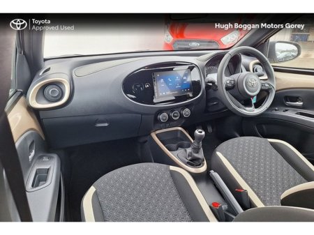 2025 Toyota Aygo X AYGO X DESIGN thumbnail