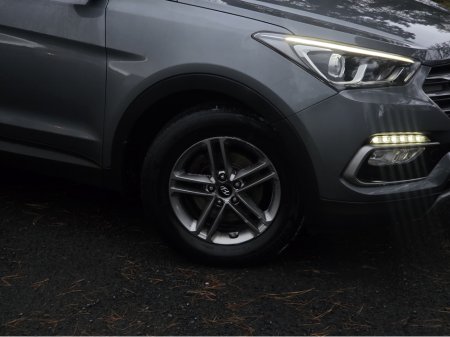 2017 Hyundai Santa Fe 2WD EXECUTIVE AUTOMATIC 5DR AU €16,950 thumbnail