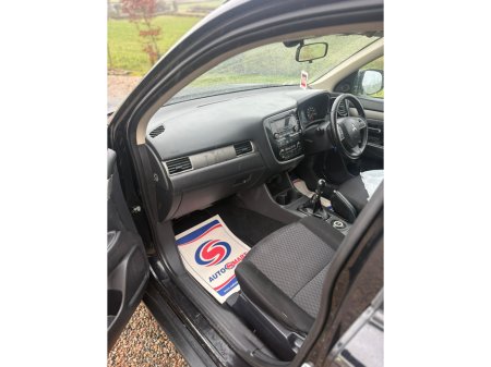 2013 Mitsubishi Outlander - thumbnail 7