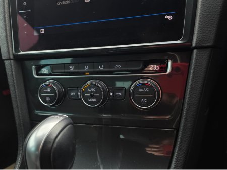 2017 Volkswagen Golf ( 172 REG ) NEW MODEL 1.2 TSI CARPLAY ANDROIDAUTO  LANE ASSIST  ALLOYS €15,450 thumbnail