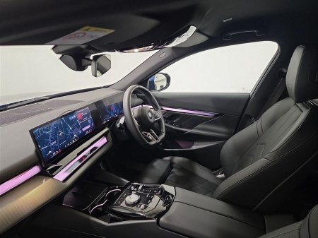 2025 BMW 5 Series - thumbnail 7