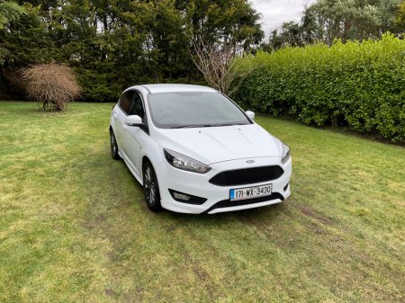 2017 Ford Focus - thumbnail 4