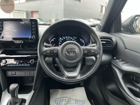 2024 Toyota Yaris Cross YARIS CROSS LUNA SPORT €30,950 thumbnail