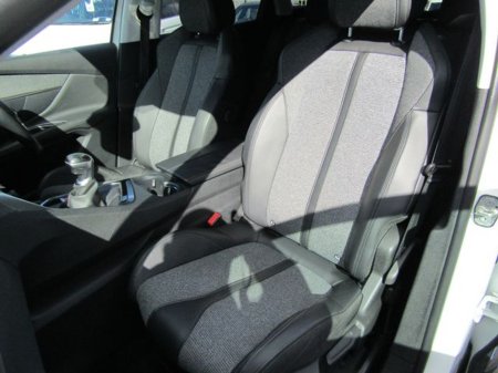 2018 Peugeot 3008 - thumbnail 15