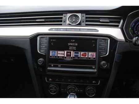 2016 Volkswagen Passat - thumbnail 14