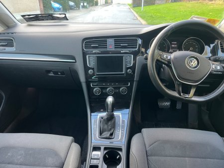 2015 Volkswagen Golf  €10,950 thumbnail